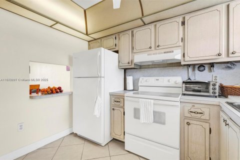 Condo in Sunrise, Florida, 2 bedrooms  № 1440127 - photo 15