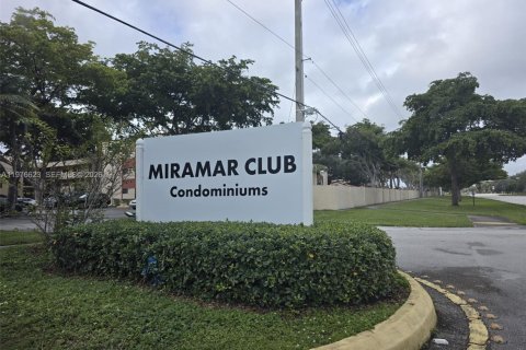 Immobilier commercial à vendre à Miramar, Floride № 2040531 - photo 12