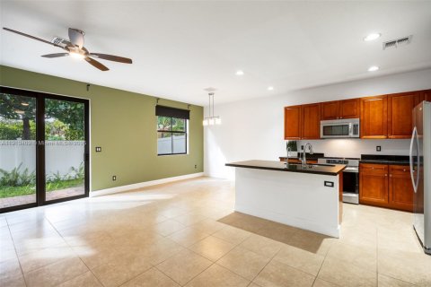 House in Tamarac, Florida 4 bedrooms, 178.19 sq.m. № 1976343 - photo 7