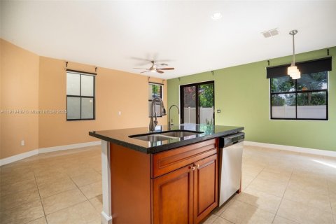 House in Tamarac, Florida 4 bedrooms, 178.19 sq.m. № 1976343 - photo 13