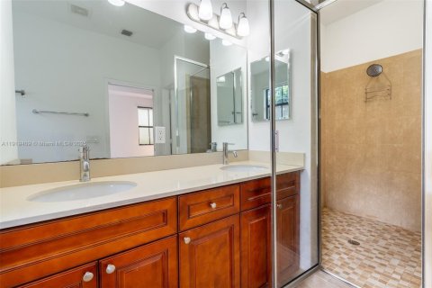 House in Tamarac, Florida 4 bedrooms, 178.19 sq.m. № 1976343 - photo 22