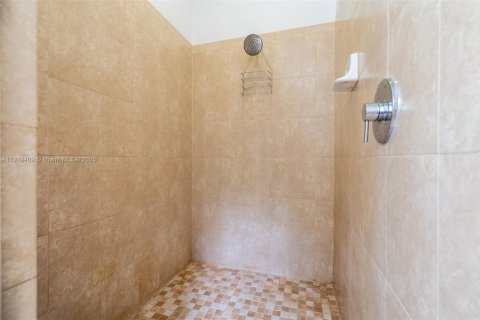 House in Tamarac, Florida 4 bedrooms, 178.19 sq.m. № 1976343 - photo 23