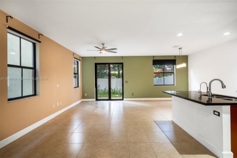 House in Tamarac, Florida 4 bedrooms, 178.19 sq.m. № 1976343 - photo 14