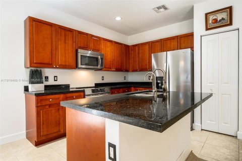 House in Tamarac, Florida 4 bedrooms, 178.19 sq.m. № 1976343 - photo 10