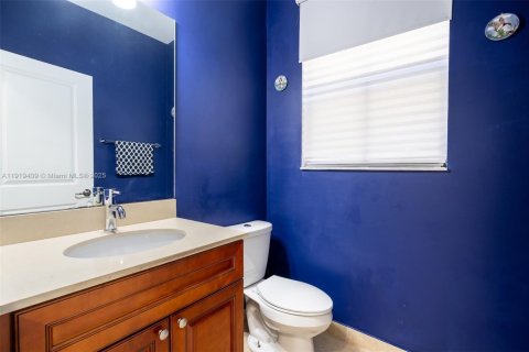 House in Tamarac, Florida 4 bedrooms, 178.19 sq.m. № 1976343 - photo 16