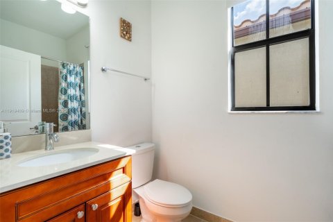 House in Tamarac, Florida 4 bedrooms, 178.19 sq.m. № 1976343 - photo 29