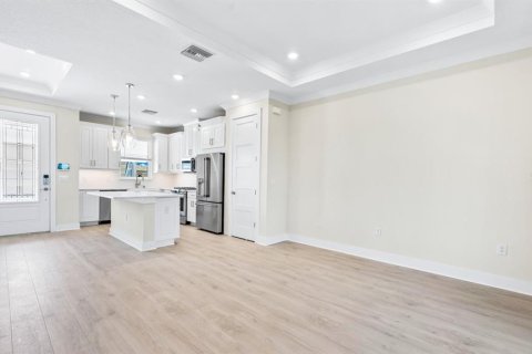 Condo in Bradenton, Florida, 1 bedroom  № 1913715 - photo 11