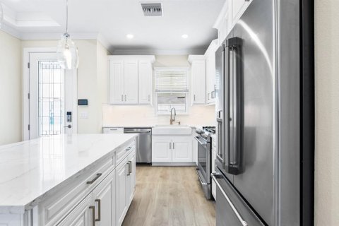 Condo in Bradenton, Florida, 1 bedroom  № 1913715 - photo 6