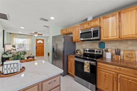 Villa ou maison à vendre à Tarpon Springs, Floride: 2 chambres, 86.03 m2 № 1618823 - photo 7