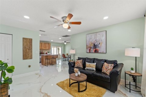 Villa ou maison à vendre à Tarpon Springs, Floride: 2 chambres, 86.03 m2 № 1618823 - photo 3