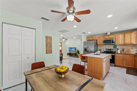 Villa ou maison à vendre à Tarpon Springs, Floride: 2 chambres, 86.03 m2 № 1618823 - photo 9