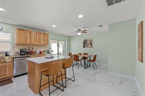 Villa ou maison à vendre à Tarpon Springs, Floride: 2 chambres, 86.03 m2 № 1618823 - photo 5