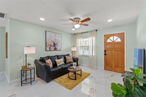 Villa ou maison à vendre à Tarpon Springs, Floride: 2 chambres, 86.03 m2 № 1618823 - photo 4