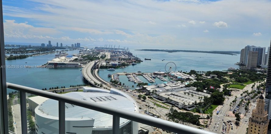 Condominio en Miami, Florida, 2 dormitorios  № 1811588