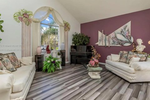 House in Pembroke Pines, Florida 4 bedrooms, 298.31 sq.m. № 1925966 - photo 6
