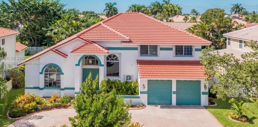 House in Pembroke Pines, Florida 4 bedrooms, 298.31 sq.m. № 1925966