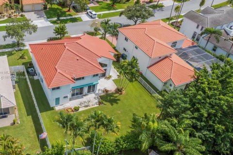 House in Pembroke Pines, Florida 4 bedrooms, 298.31 sq.m. № 1925966 - photo 16
