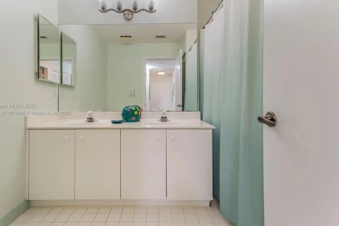 House in Pembroke Pines, Florida 4 bedrooms, 298.31 sq.m. № 1925966 - photo 10