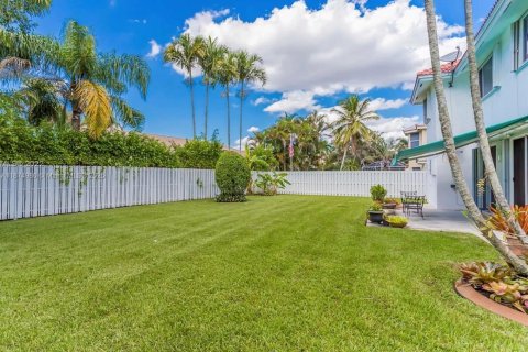 House in Pembroke Pines, Florida 4 bedrooms, 298.31 sq.m. № 1925966 - photo 4