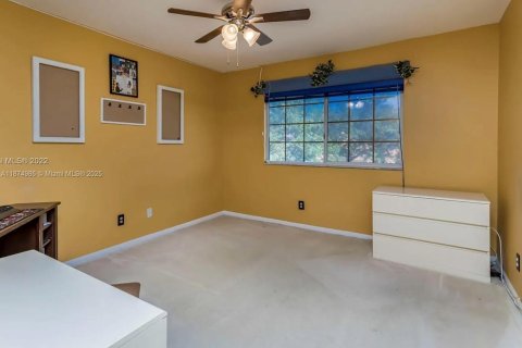 House in Pembroke Pines, Florida 4 bedrooms, 298.31 sq.m. № 1925966 - photo 14