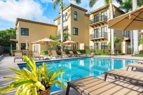 Townhouse in Hypoluxo, Florida 4 bedrooms, 251.58 sq.m. № 2389868 - photo 26