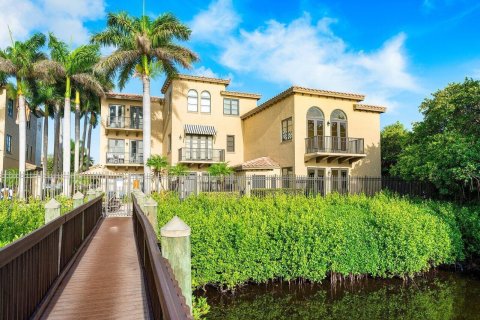 Townhouse in Hypoluxo, Florida 4 bedrooms, 251.58 sq.m. № 2389868 - photo 19