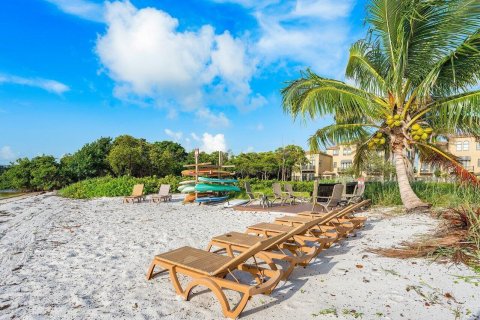 Townhouse in Hypoluxo, Florida 4 bedrooms, 251.58 sq.m. № 2389868 - photo 30