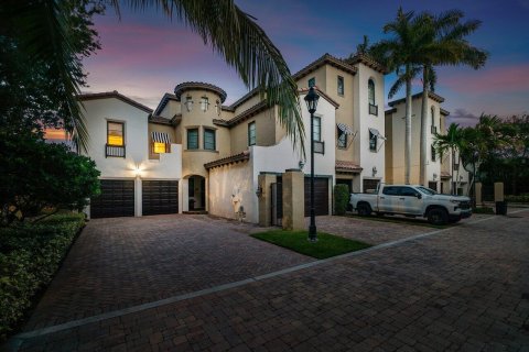 Townhouse in Hypoluxo, Florida 4 bedrooms, 251.58 sq.m. № 2389868 - photo 21