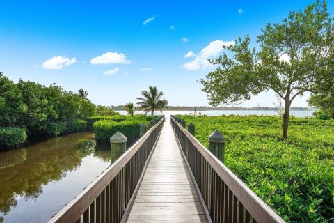 Townhouse in Hypoluxo, Florida 4 bedrooms, 251.58 sq.m. № 2389868 - photo 28