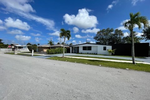 Villa ou maison à Miami, Floride 4 chambres, 198.44 m2 № 2003447