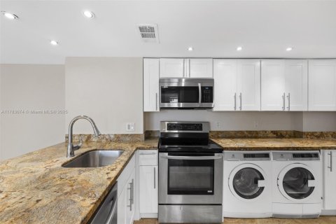 Condominio en venta en Miami, Florida, 2 dormitorios, 89.93 m2 № 1705019 - foto 10