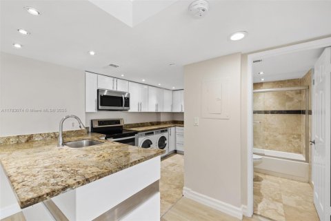 Condominio en venta en Miami, Florida, 2 dormitorios, 89.93 m2 № 1705019 - foto 12