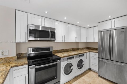 Condominio en venta en Miami, Florida, 2 dormitorios, 89.93 m2 № 1705019 - foto 11