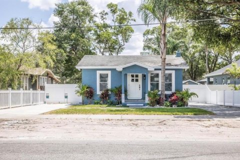 House in Tampa, Florida 2 bedrooms, 57.97 sq.m. № 2205745