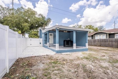 House in Tampa, Florida 2 bedrooms, 57.97 sq.m. № 2205745 - photo 15
