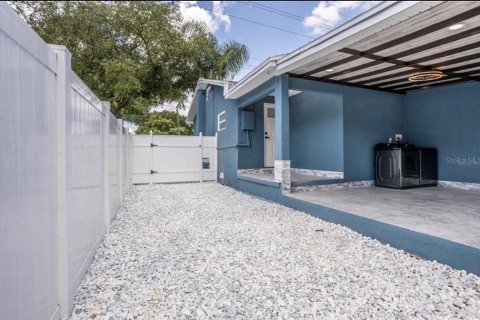 House in Tampa, Florida 2 bedrooms, 57.97 sq.m. № 2205745 - photo 16