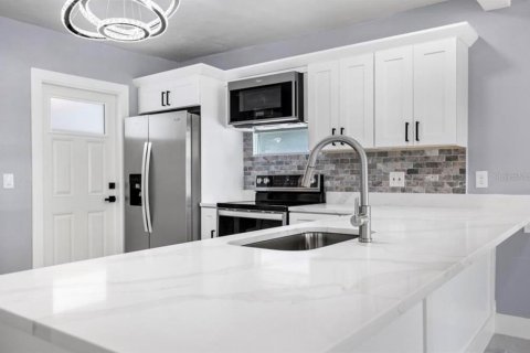 House in Tampa, Florida 2 bedrooms, 57.97 sq.m. № 2205745 - photo 24