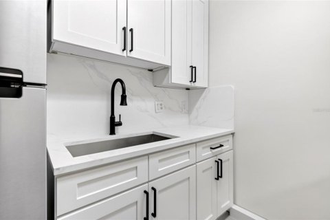 Condo in Orlando, Florida, 1 bedroom № 2275594 - photo 12