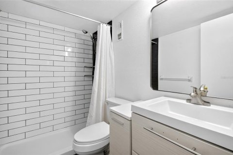 Condo in Orlando, Florida, 1 bedroom № 2275594 - photo 16