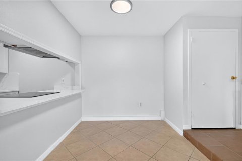 Condo in Orlando, Florida, 1 bedroom № 2275594 - photo 8