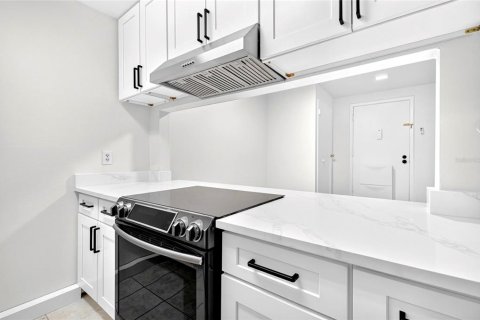 Condo in Orlando, Florida, 1 bedroom № 2275594 - photo 11