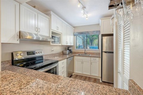 Townhouse in Sarasota, Florida 2 bedrooms, 96.25 sq.m. № 2238881 - photo 26