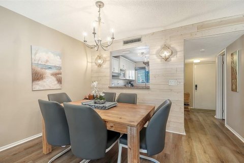 Townhouse in Sarasota, Florida 2 bedrooms, 96.25 sq.m. № 2238881 - photo 20