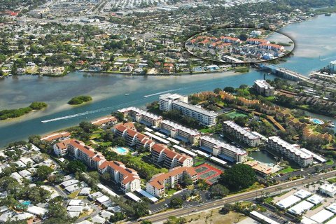 Townhouse in Sarasota, Florida 2 bedrooms, 96.25 sq.m. № 2238881 - photo 9