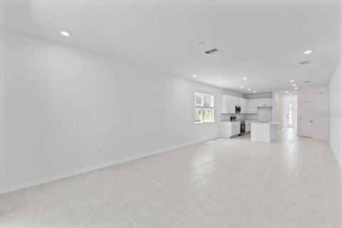 Casa en venta en Fruitland Park, Florida, 3 dormitorios, 159.14 m2 № 1783363 - foto 8