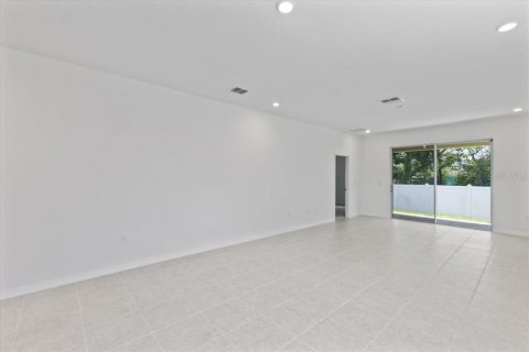 Casa en venta en Fruitland Park, Florida, 3 dormitorios, 159.14 m2 № 1783363 - foto 11