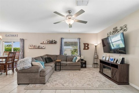 Casa en venta en New Port Richey, Florida, 4 dormitorios, 173.73 m2 № 2384229 - foto 9