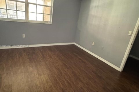 Condominio en alquiler en Pembroke Pines, Florida, 3 dormitorios, 123.56 m2 № 2024136 - foto 17