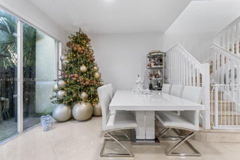 Townhouse in Doral, Florida 3 bedrooms, 142.23 sq.m. № 2000973 - photo 8