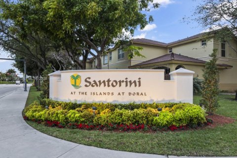 Townhouse in Doral, Florida 3 bedrooms, 142.23 sq.m. № 2000973 - photo 30